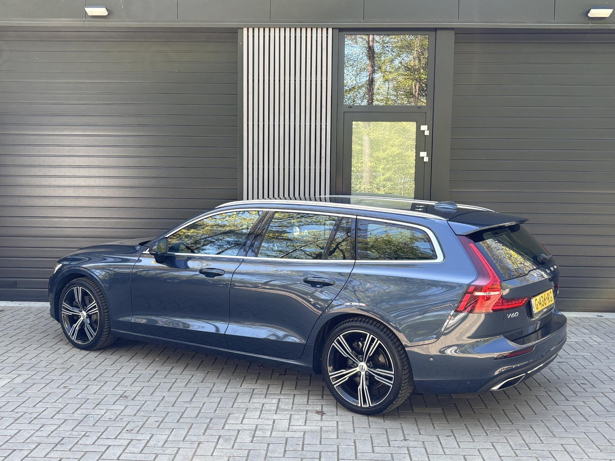 Volvo V60 2.0 T4 Inscription, 15 km/l, Euro 6, 1969 cc, Blauw