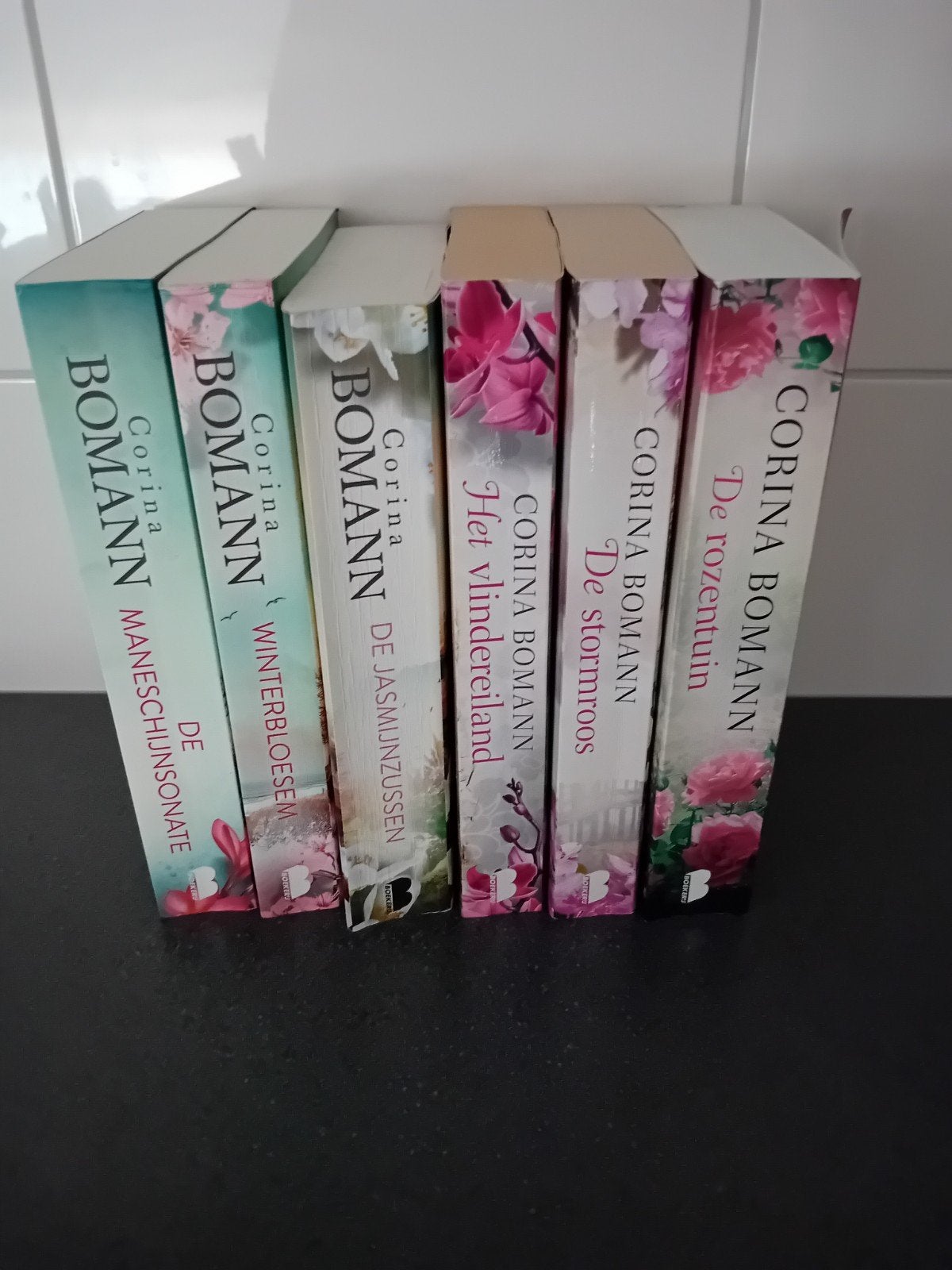 6 boeken van Corina Bomann, Ophalen, Zo goed als nieuw