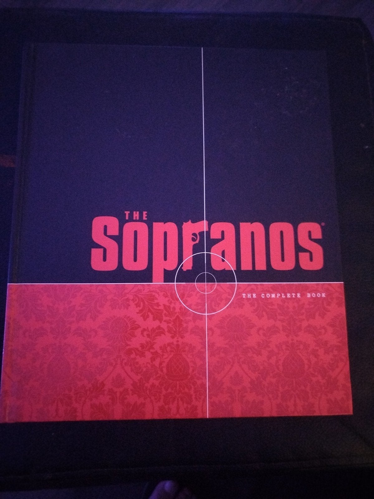 THE SOPRANOS COMPLETE BOOK HARDCOVER, Boeken, Onbekend, Tv-serie, Ophalen of Verzenden, Zo goed als nieuw