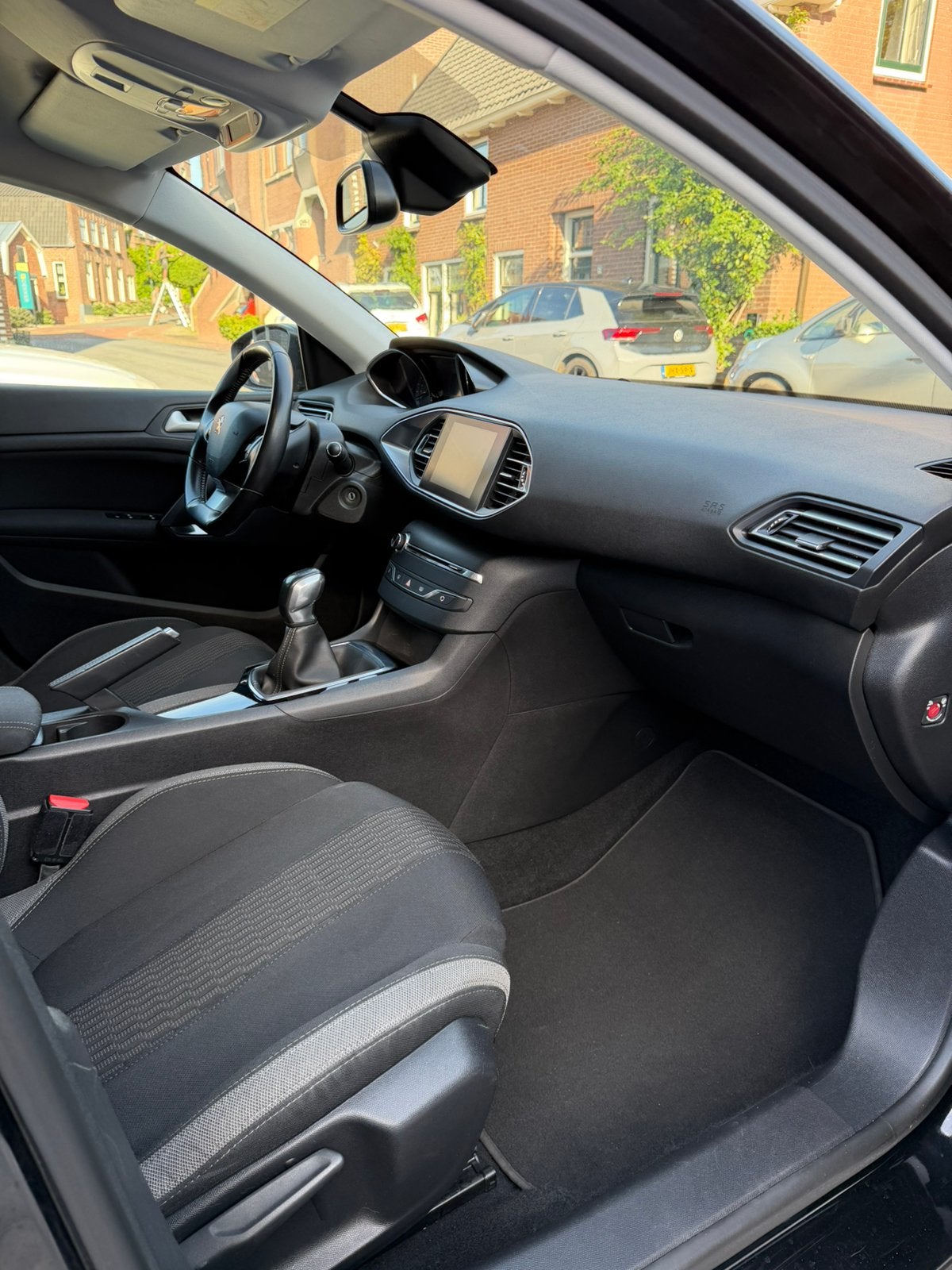 Foto 14 van Peugeot 308 1.2 E-thp 81KW/110PK SW 2015 Zwart