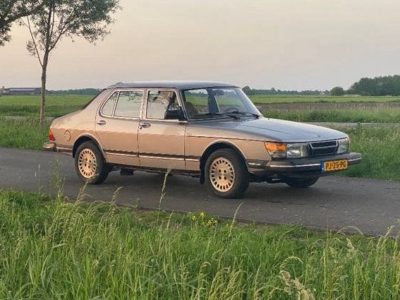 Saab 900 Classic 2.0 Stijlneus – belastingvrij – 2 jaar APK, Auto's, Saab, Stof, Beige, 4 cilinders, Origineel Nederlands