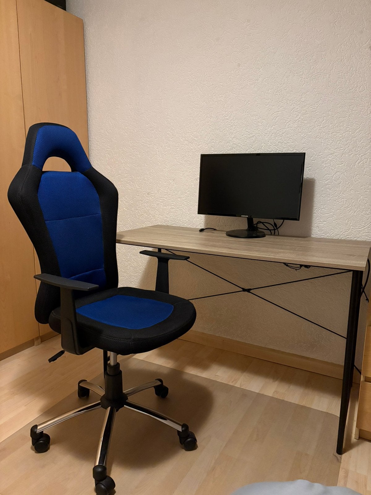Thuiswerk-/game set (bureau tafel, bureaustoel, monitor), Ophalen, Zo goed als nieuw
