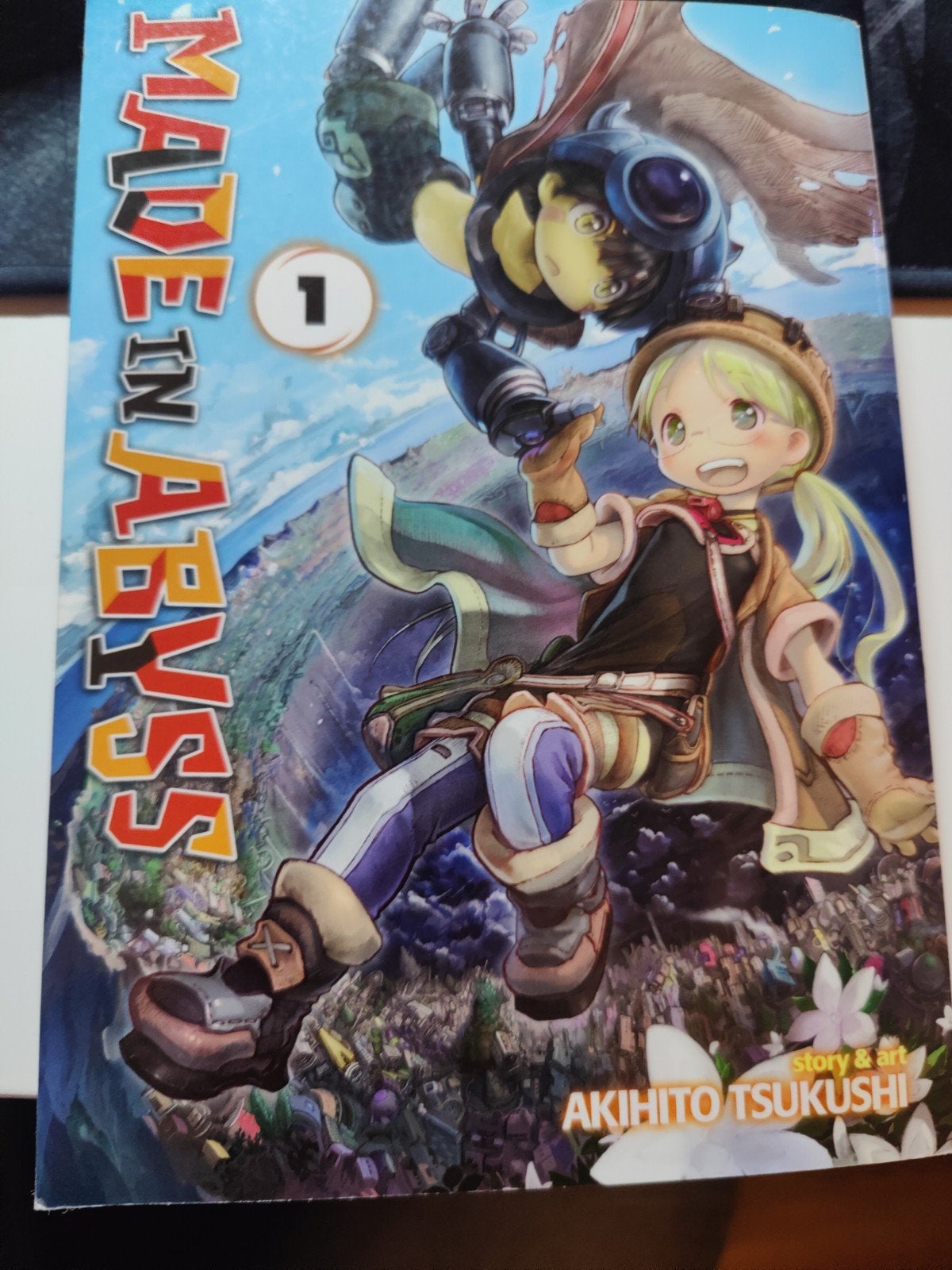 Made in Abyss Manga Vol. 1, 2, 3, 5 - Akihito Tsukushi, Meerdere stripboeken, Ophalen of Verzenden, Zo goed als nieuw, Akihito Tsukushi