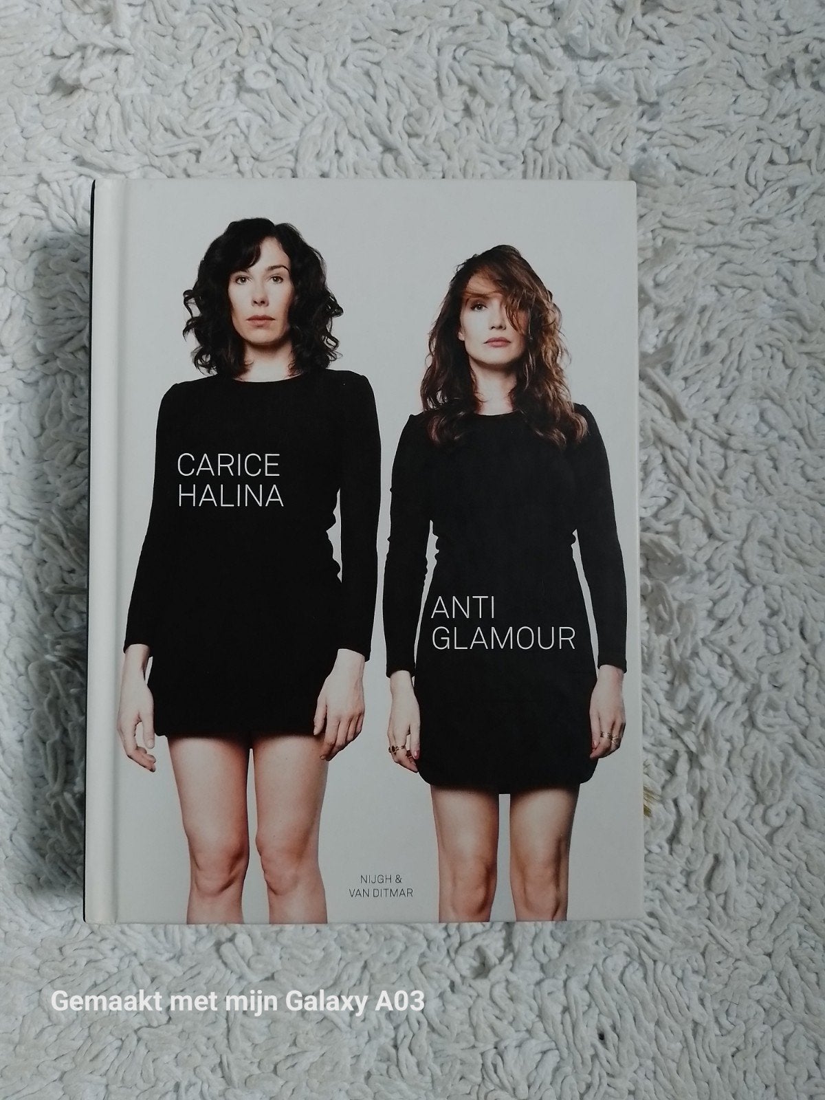 Carice Halina - Anti Glamour Boek, Ophalen of Verzenden, Zo goed als nieuw, Carice van Houten, Halina Reijn