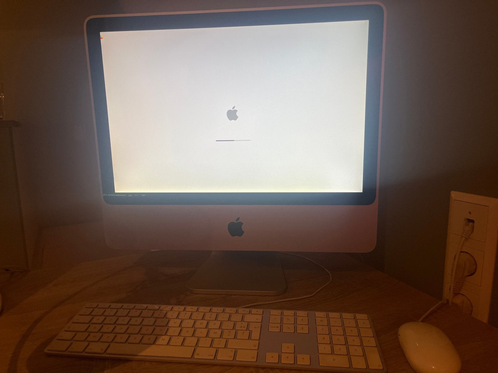 iMac A1224 (20 inch, 2.66 GHz, 4GB RAM) met AZERTY toetsenbo, Computers en Software, Apple Desktops, Ophalen, Gebruikt, 2 tot 3 Ghz