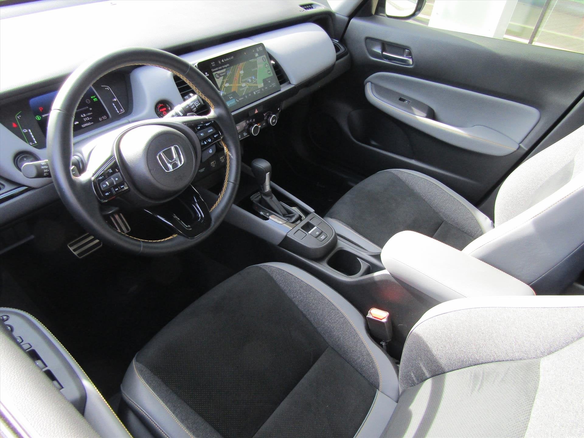 Honda Jazz 1.5 i-MMD 122pk Hybrid CVT Advance Sport, Trekhaa, 4 cilinders, Leder en Stof, Wit, Bedrijf