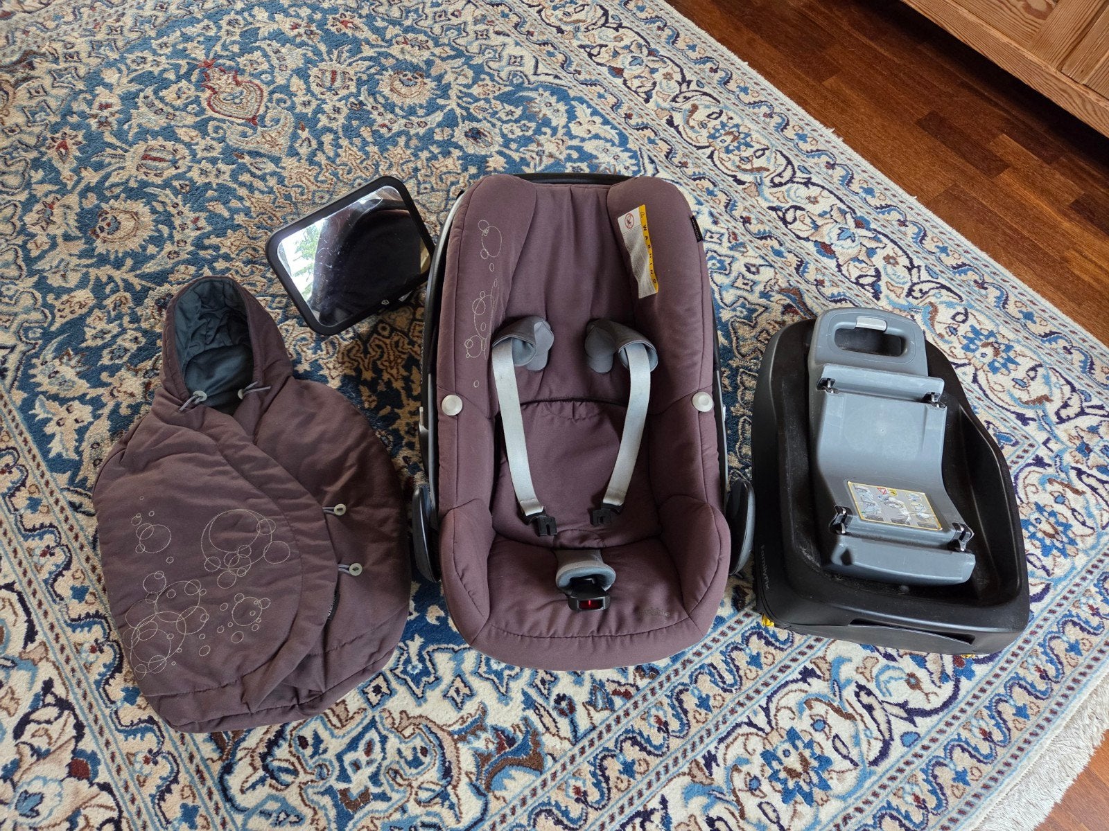 MaxiCosi Peble + FamilyFix + voetenzak, Ophalen, Zo goed als nieuw, Isofix, 0 t/m 13 kg
