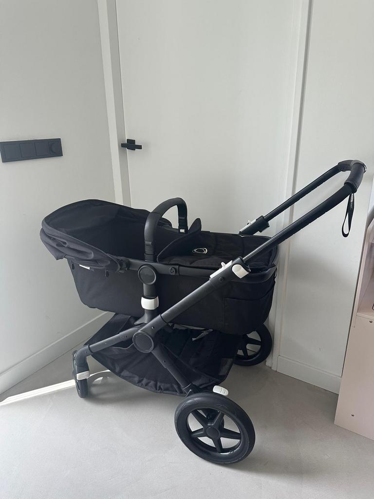 Bugaboo Fox 2 Complete - Zwart met wextra warme voetenzak, Kinderen en Baby's, Kinderwagens en Combinaties, Ophalen, Bugaboo, Zo goed als nieuw