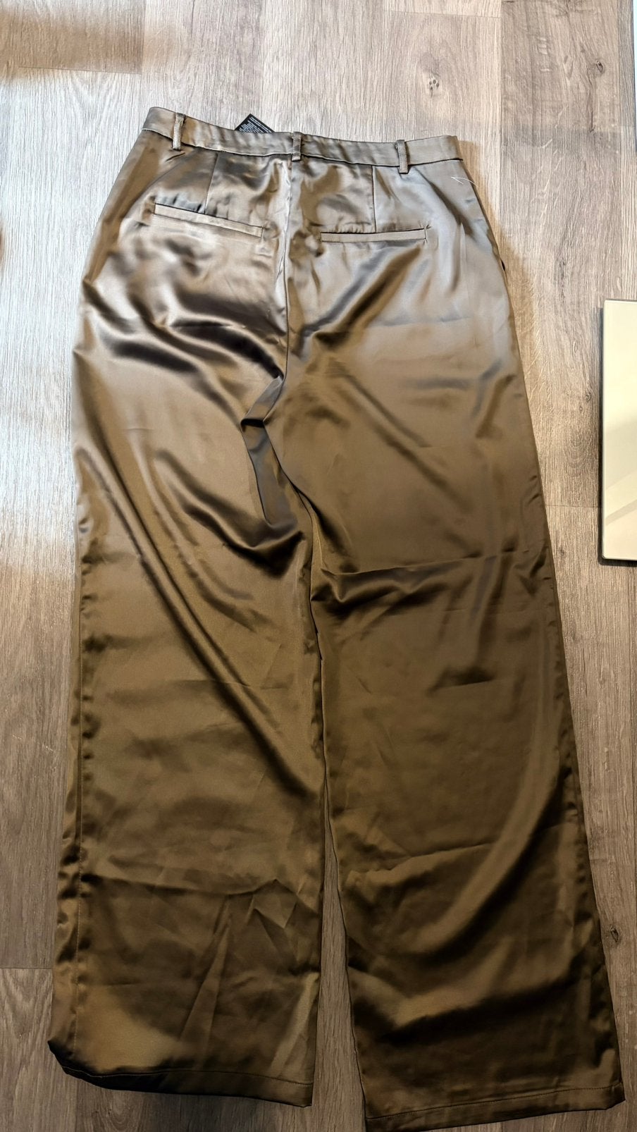 Satijnen bruine/taupe Pantalon, Kleding | Dames, Ophalen of Verzenden, Zo goed als nieuw, Maat 38/40 (M), Bruin