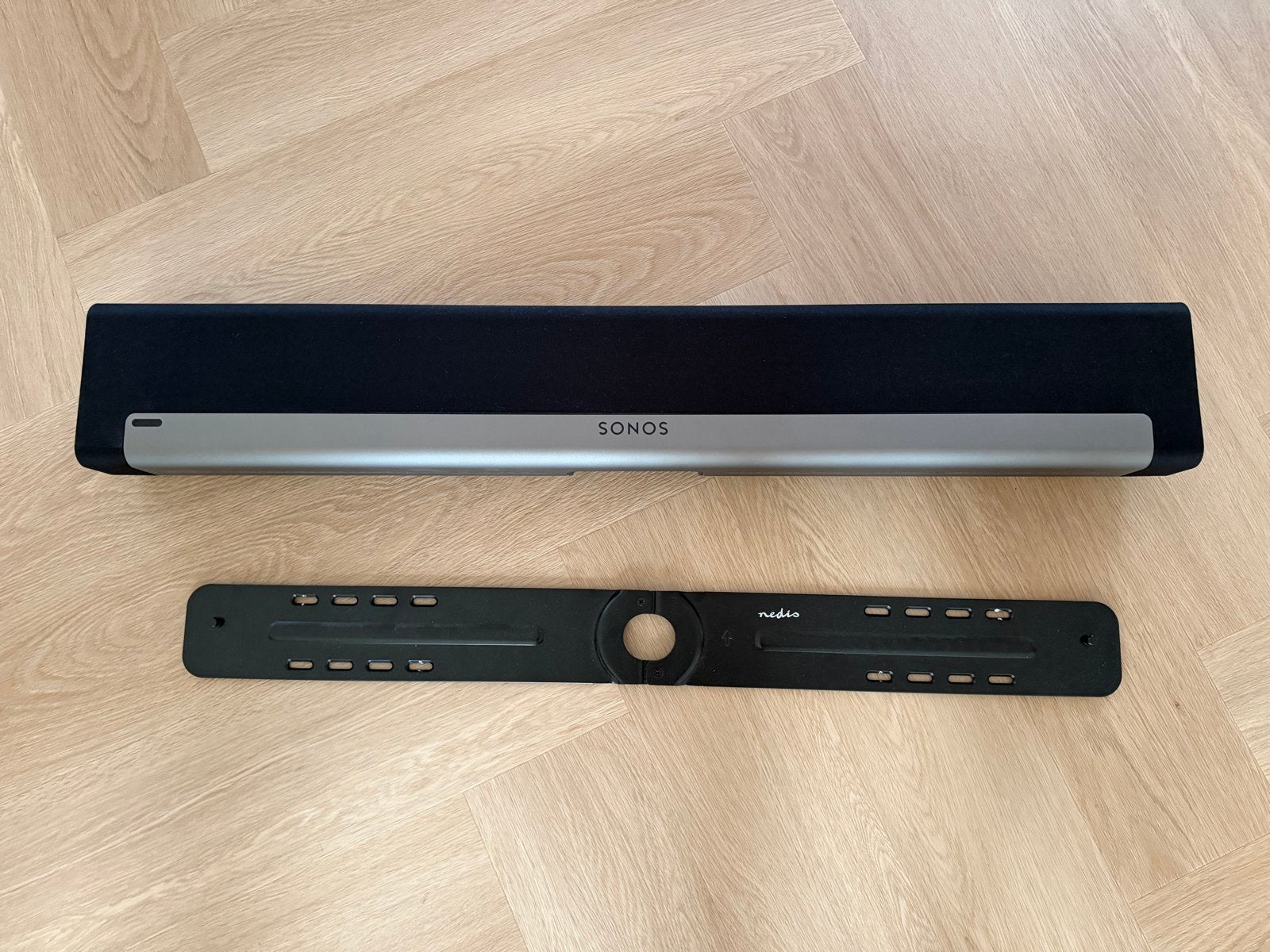 Sonos Playbar met Nedis Muurbeugel