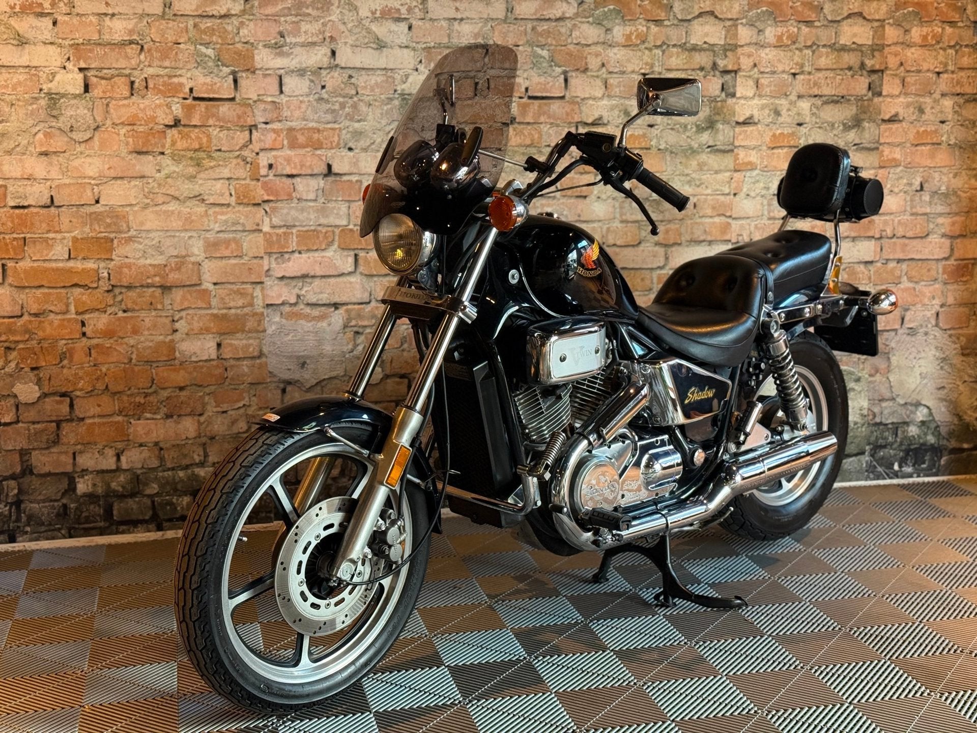 Honda VT 700C Shadow, Honda, Chopper, Bedrijf, Rivium Boulevard 222A
2909LK  Capelle aan den Ijssel, NL