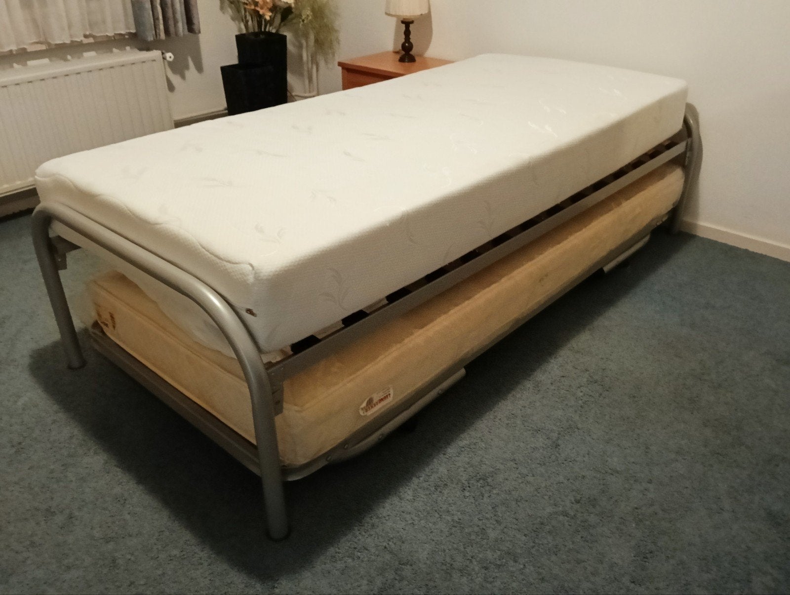 Uitschuifbaar bed met 2 matrassen, Huis en Inrichting, Slaapkamer | Bedden, Ophalen, Modern en functioneel, Gebruikt, 90 cm