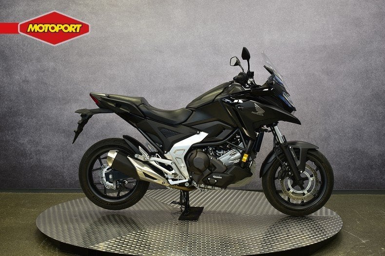 Honda NC 750 X DCT (bj 2023), Info@motoportwormerveer.nl, Honda Motor Europe, Bedrijf, Crystal Bldng B-Unit B11.2 Rivium Blv200
2909 LK  Capelle aan den IJsel, NL