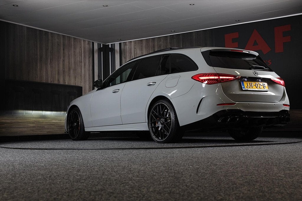 Mercedes-Benz C-klasse Estate 300 e AMG 63 Look / Massage /, Automaat, Achterwielaandrijving, 4 cilinders, 167 km/l