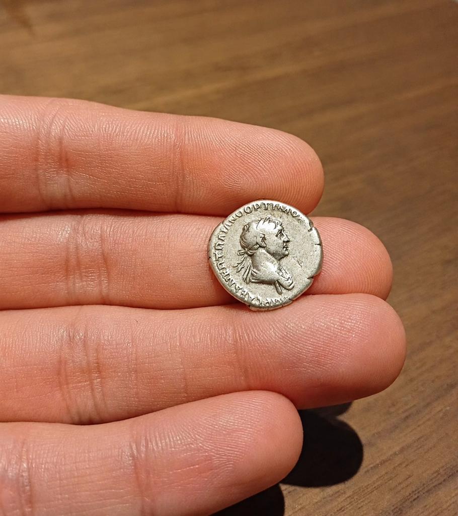Trajanus denarius met kolom op keerzijde. Incl houder, Postzegels en Munten, Munten | Europa | Niet-Euromunten, Italië, Ophalen of Verzenden