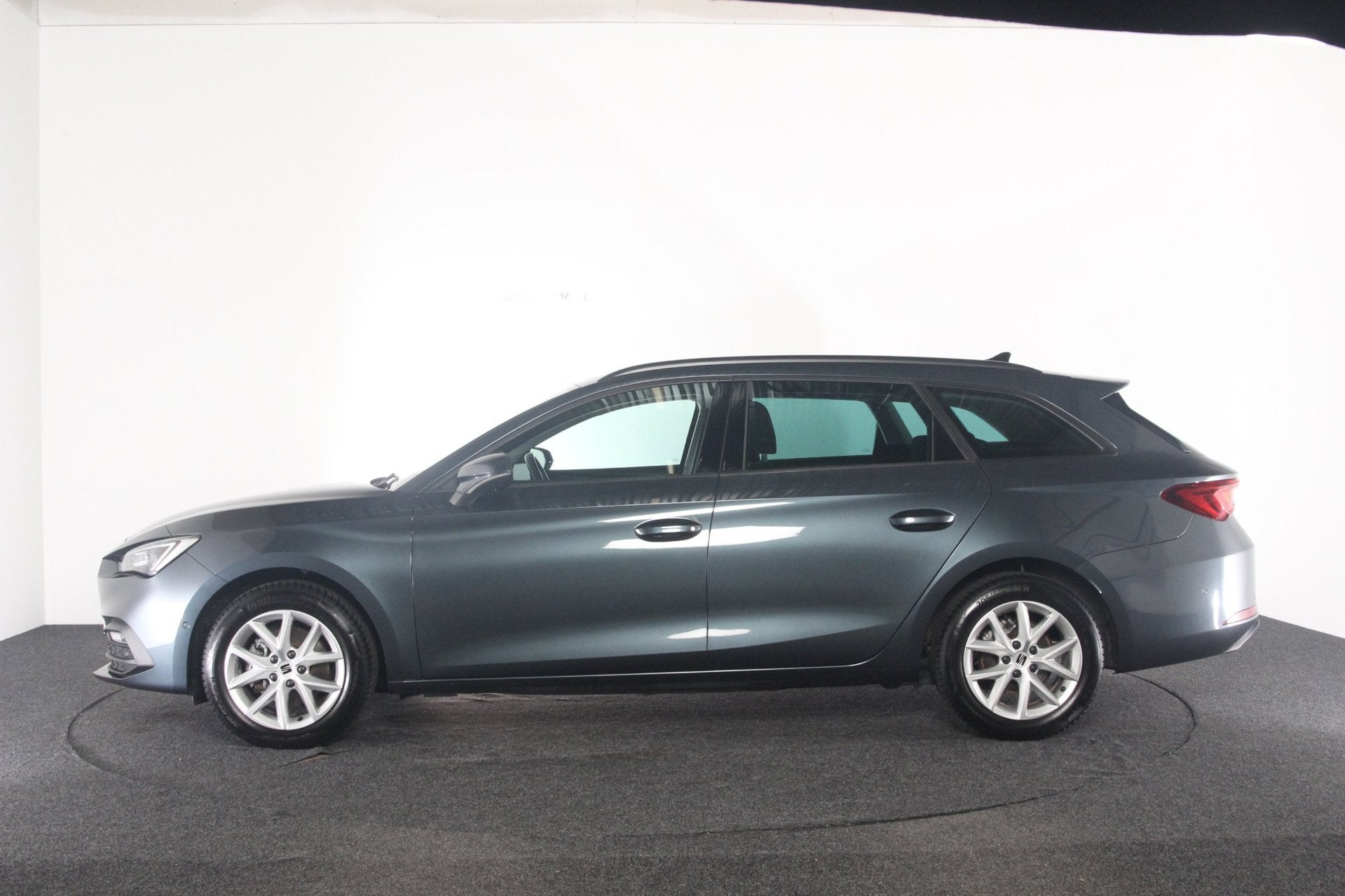 Seat Leon Sportstourer 1.0 TSI Style Business Intense, Auto's, Dealer onderhouden, Stof, Gebruikt, Euro 6
