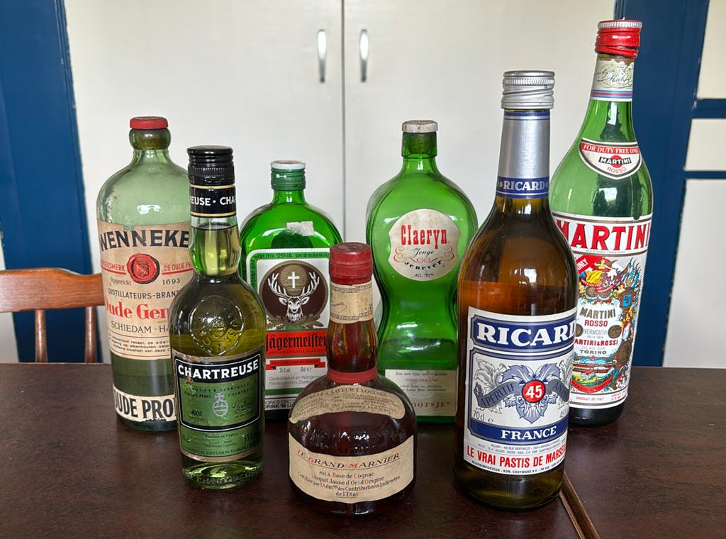 Verschillende vintage flessen sterke drank, Verzamelen, Ophalen of Verzenden, Gebruikt, Verpakking