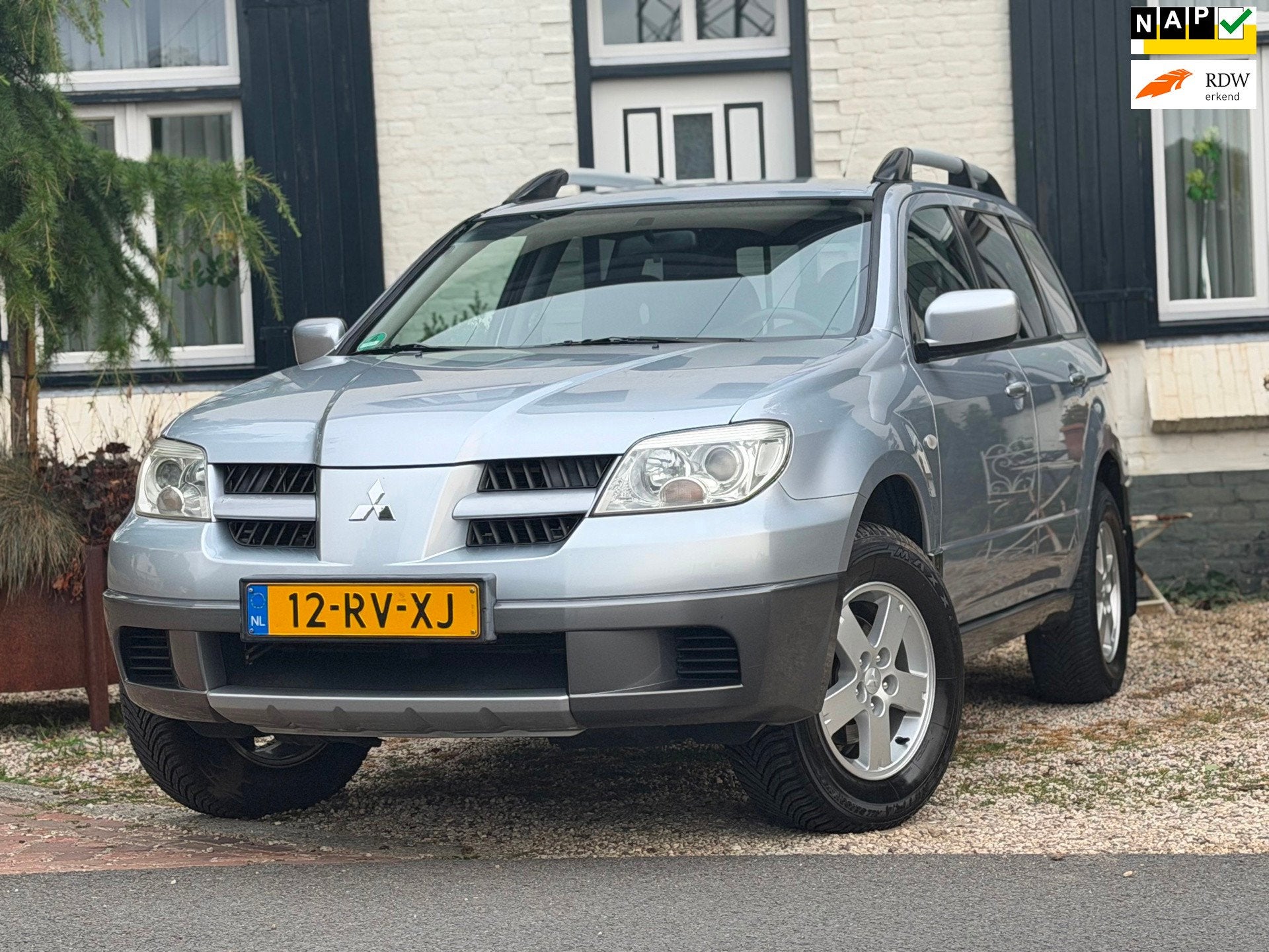 Mitsubishi Outlander 2.0 Invite plus|Airco|Trekhaak|Goed ond, Voorwielaandrijving, 4 cilinders, 1415 kg, Handgeschakeld