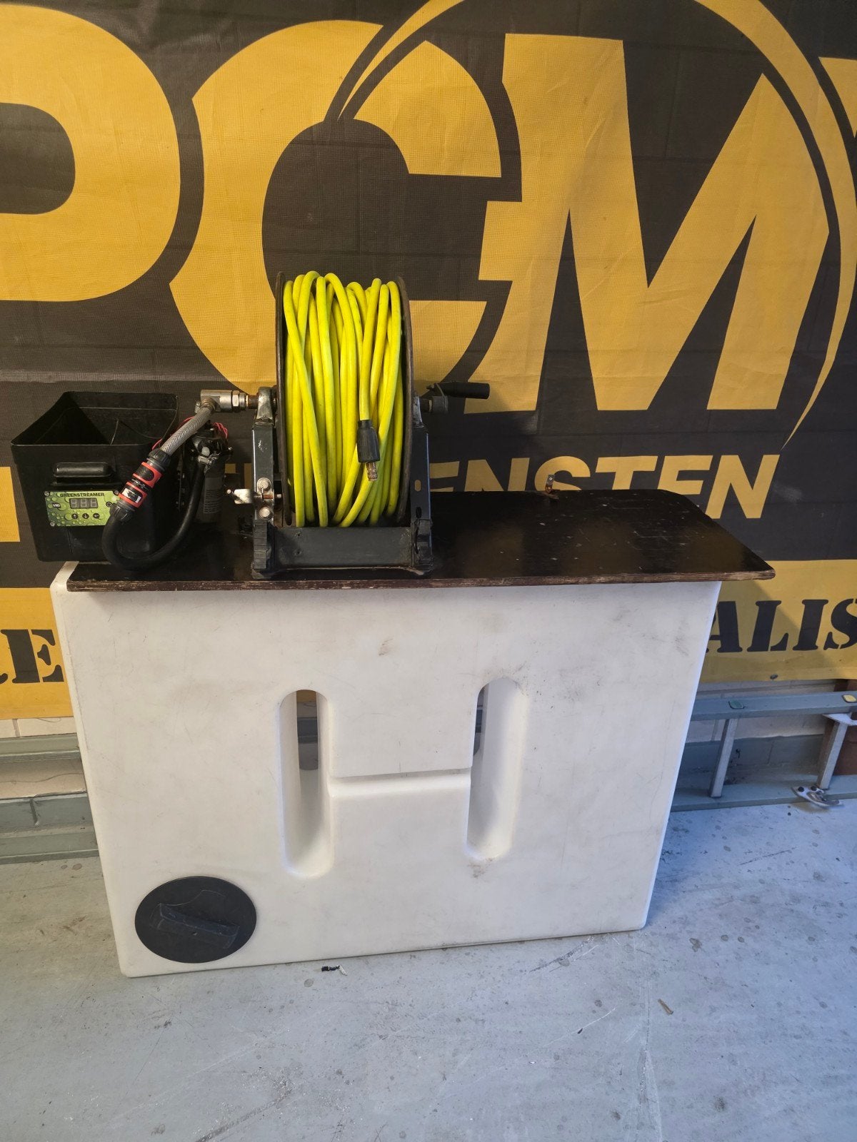 Tuckerpole systeem  glazenwasser, Ophalen