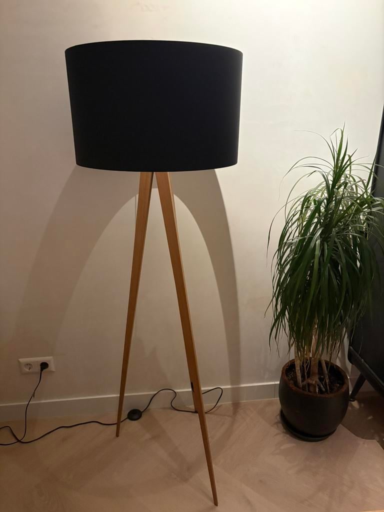 Zuiver tripod driepoot lamp vloerlamp zwart hout, Huis en Inrichting, Lampen | Vloerlampen, Ophalen, Zuiver, Zo goed als nieuw