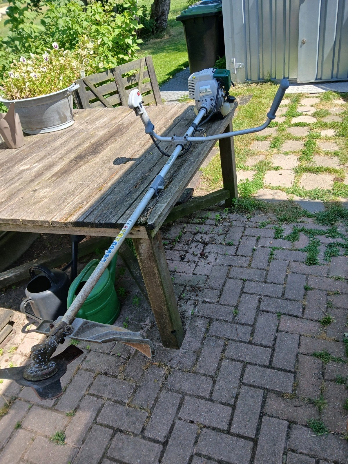 Benzine bosmaaier - krachtige grastrimmer, Tuin en Terras, Grasmaaiers, Ophalen, Cirkelmaaier, Gebruikt, Onbekend