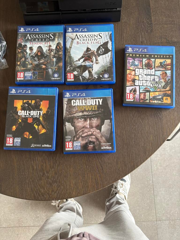 PlayStation 4 met 2 controllers en games, Avontuur en Actie, Gebruikt, Vanaf 18 jaar, 1 speler