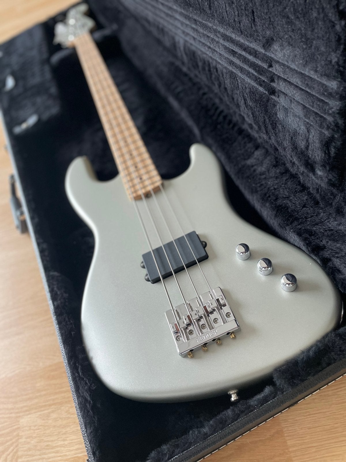 Fender Flea Active Jazz Bass - Satin Inca Silver, Muziek en Instrumenten, Ophalen, Nieuw, Elektrisch