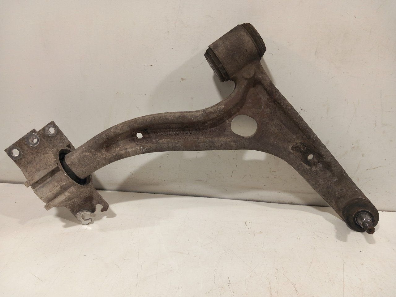 Draagarm rechts voor Mercedes-Benz B-Klasse, Onderdelen@venauto.nl, Van der Ven Autorecycling B.V., Gebruikt, Ettenseweg 76, 4706 PB Roosendaal, The Netherlands