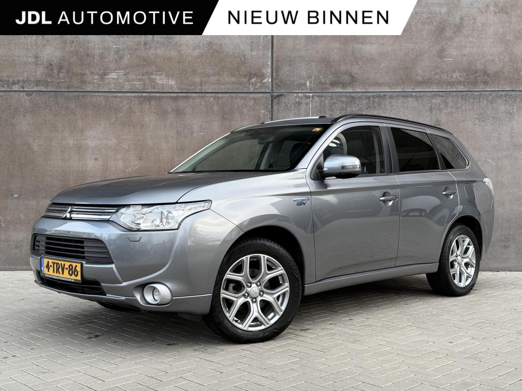 Mitsubishi Outlander 2.0 PHEV Instyle | Trekhaak | Dealer on, Auto's, Zwart, 4 cilinders, Met garantie (alle), Bedrijf