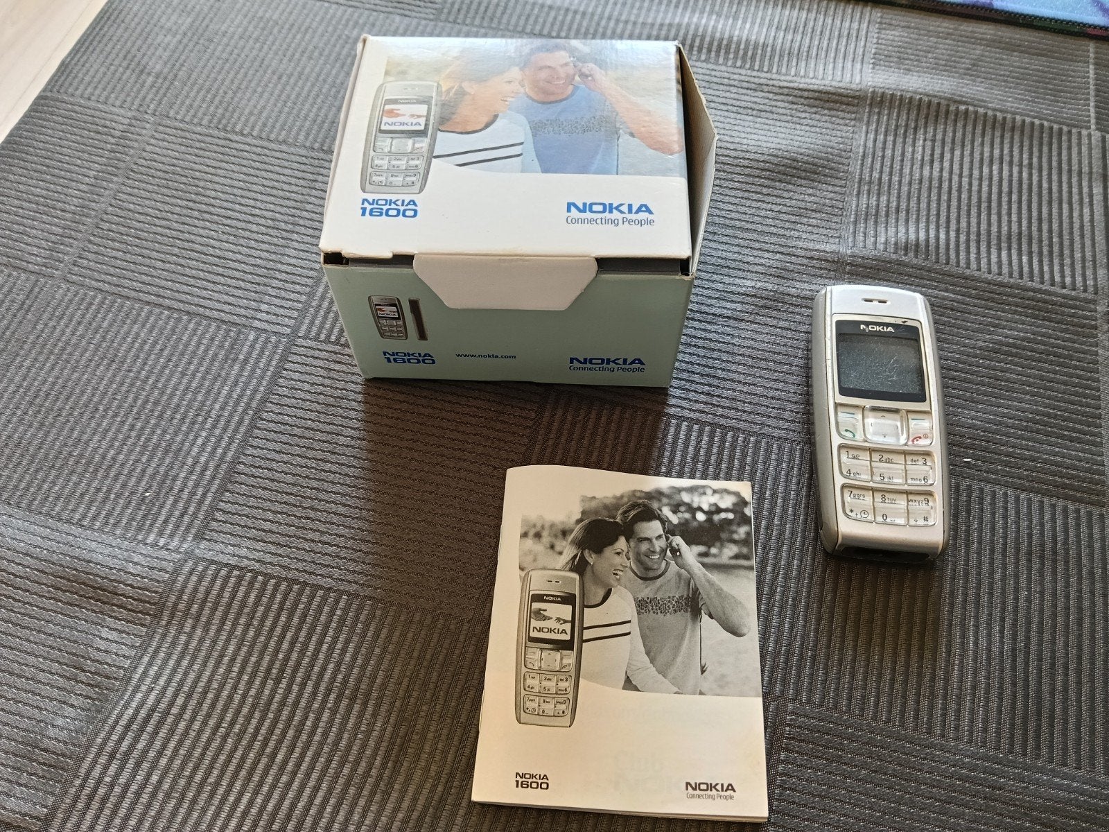 Nokia 1600 silver doos boekje, Telecommunicatie, Mobiele telefoons | Nokia, Ophalen of Verzenden, Zilver