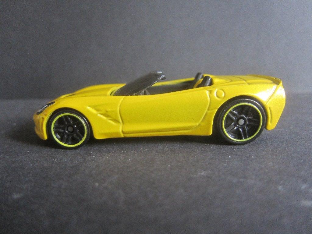 letterbak mini auto Hot wheels Mattel Corvette stingray 2013, Metaal, 3 cm, Geel, Decoratieobject