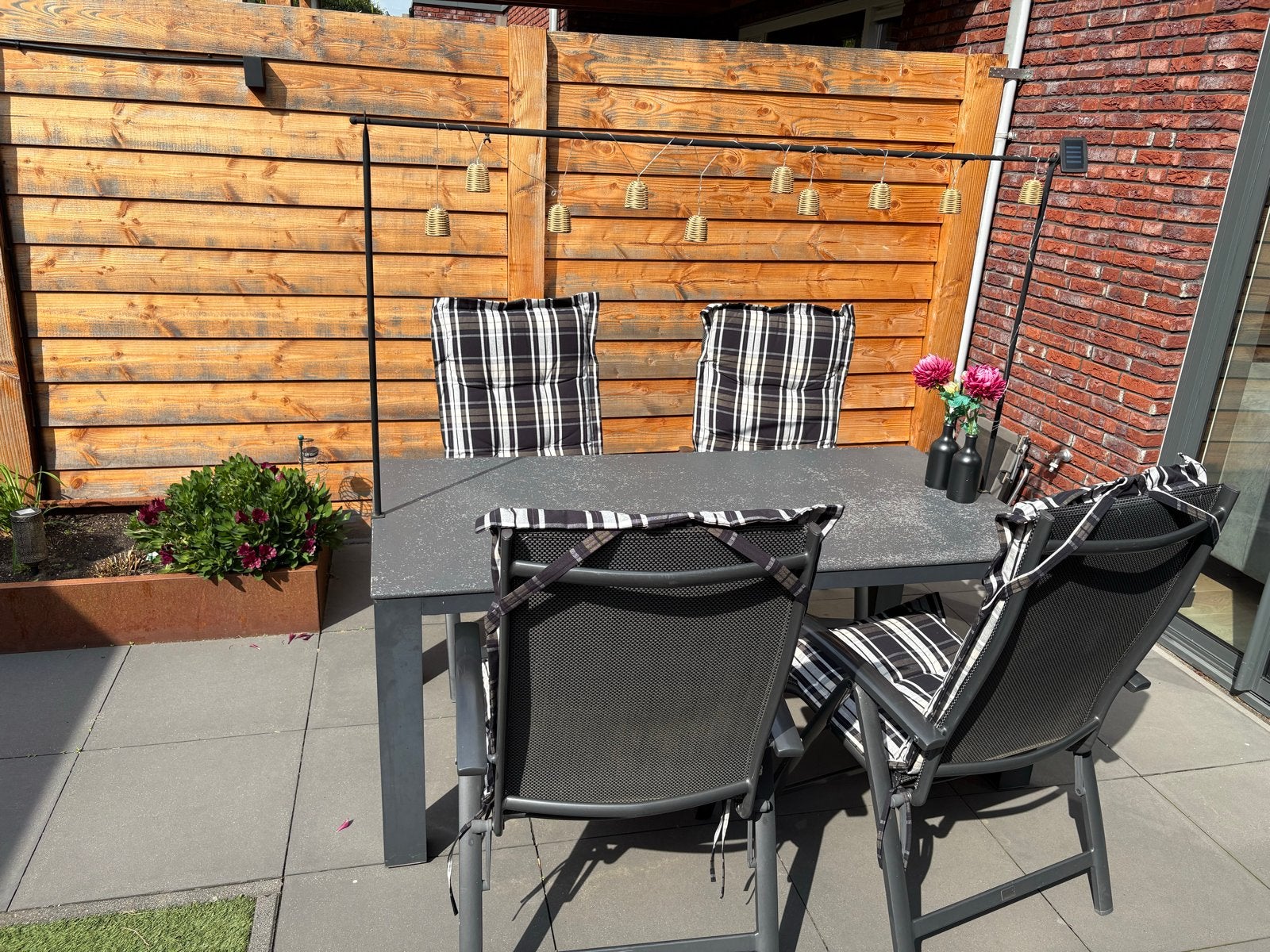 Bellagio Tuinset: Composiet/Mineraal Tafel met 4 Stoelen, Tuin en Terras, Ophalen, Gebruikt, Eettafel, Tuinset