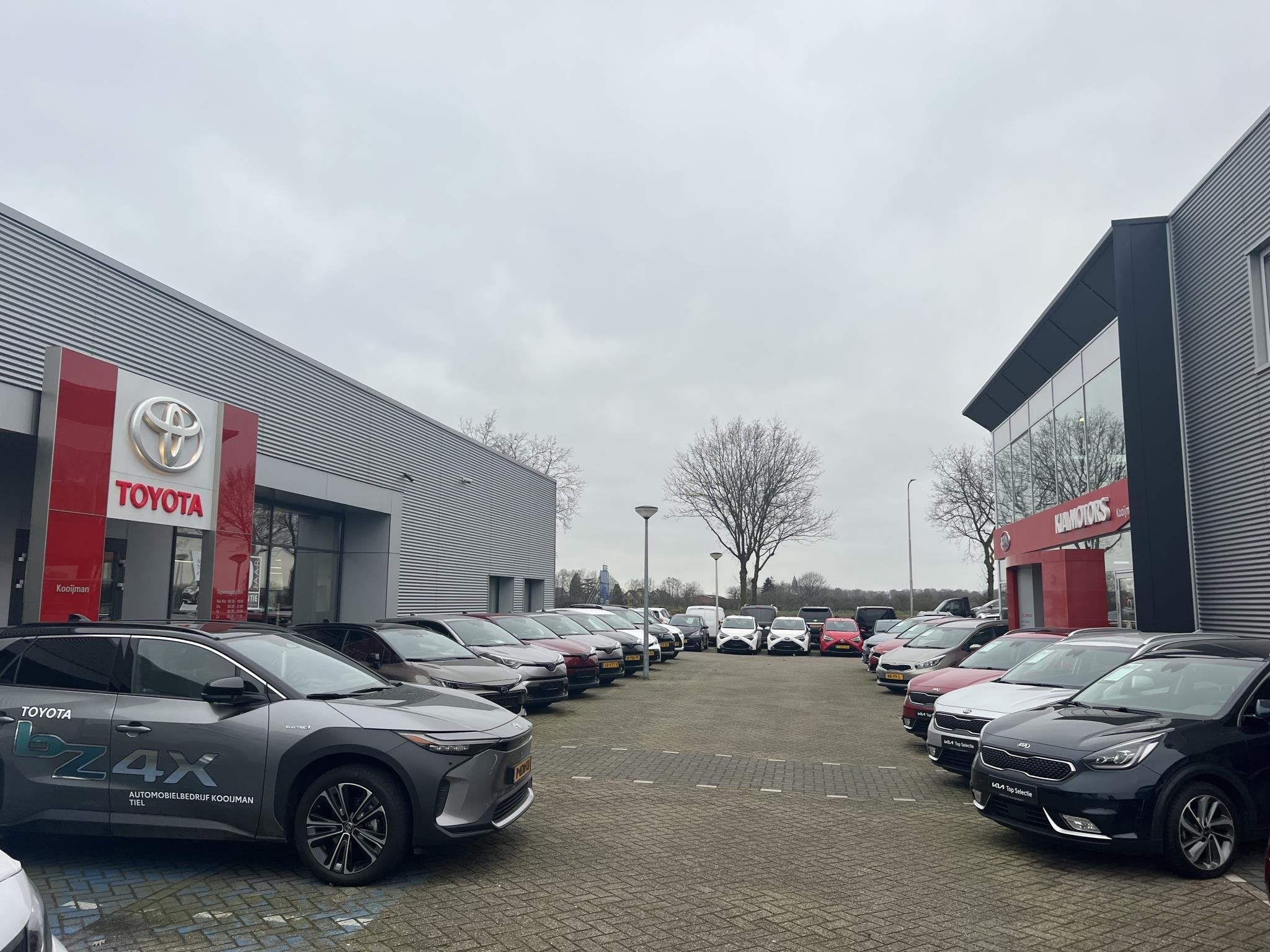 Toyota C-HR 2.0 Plug-in Hybrid 220 Dynamic, Auto's, Toyota, Automatische klimaatregeling, 4 cilinders, Plug-in hybride, Bedrijf