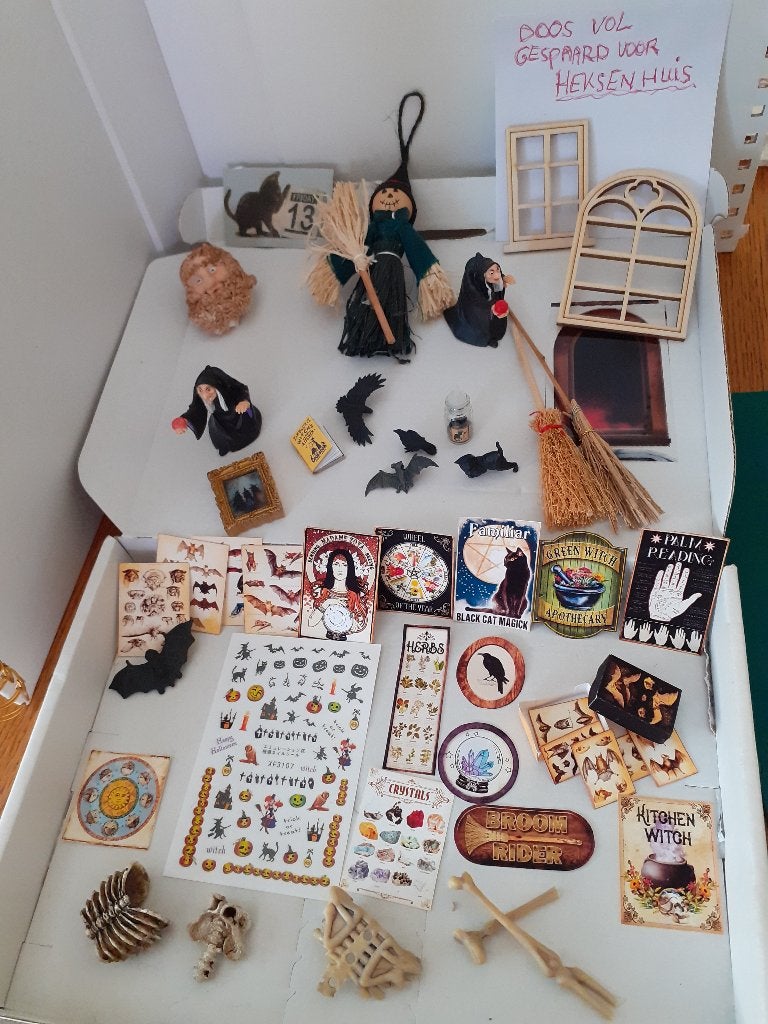 DOOSJE HEKSENSPULLEN ...jaren bij elkaar gespaarde items, Ophalen of Verzenden, Nieuw, Poppenhuis