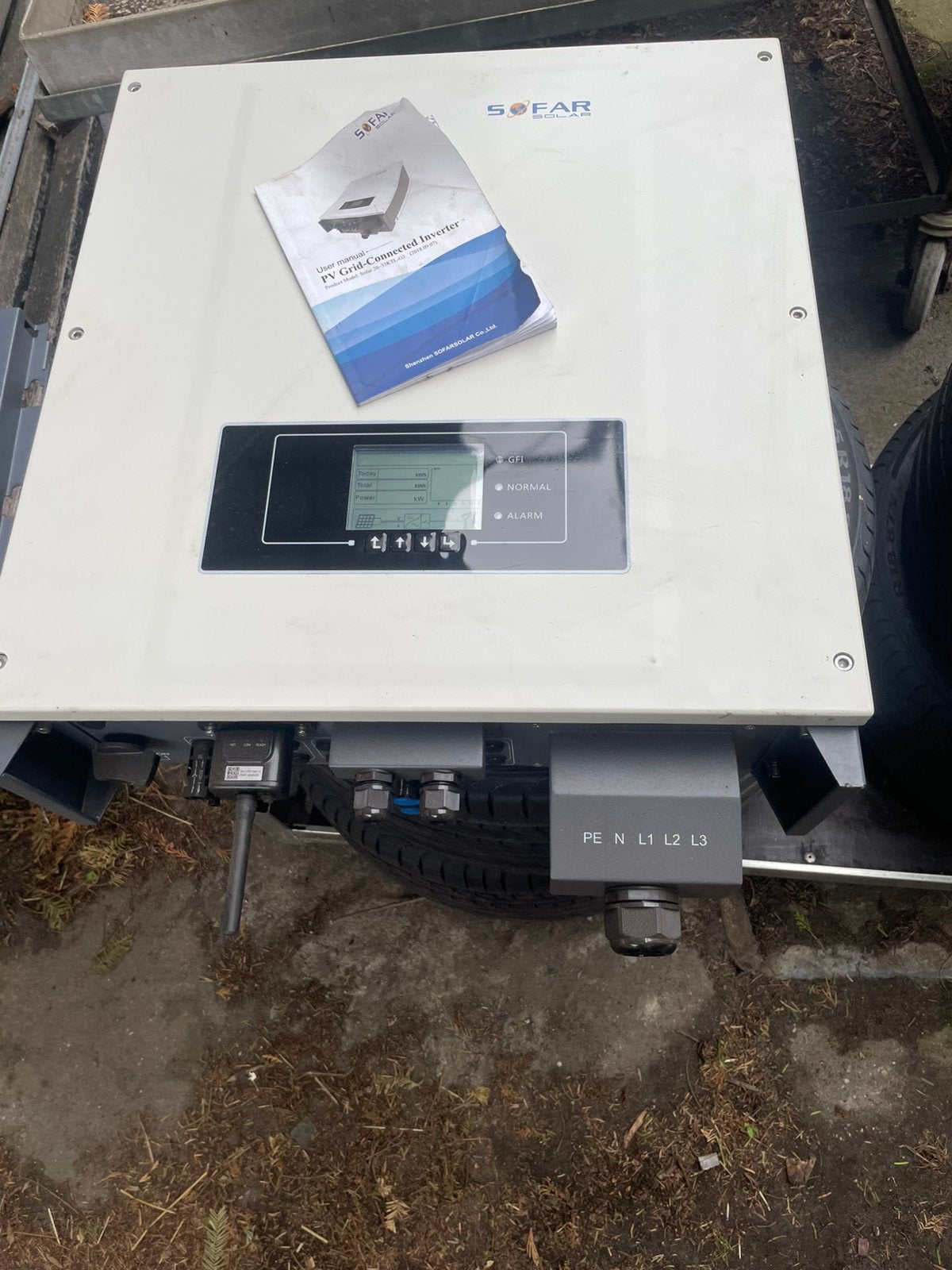 omvormer sofar, Doe-het-zelf en Verbouw, Zonnepanelen en Toebehoren, Ophalen of Verzenden, Zo goed als nieuw, Overige typen, 200 wattpiek of meer