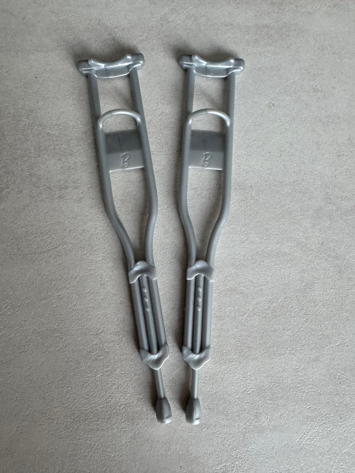 Barbie ziekenhuis krukken dokter accessoires, Ophalen of Verzenden, Gebruikt, Accessoires