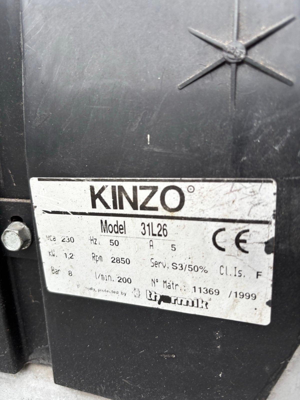 Kinzo Air Power Compressor 31L26 - 24L, 8 bar, Doe-het-zelf en Verbouw, Compressors, Ophalen, Gebruikt, 6 tot 10 bar, Minder dan 200 liter/min