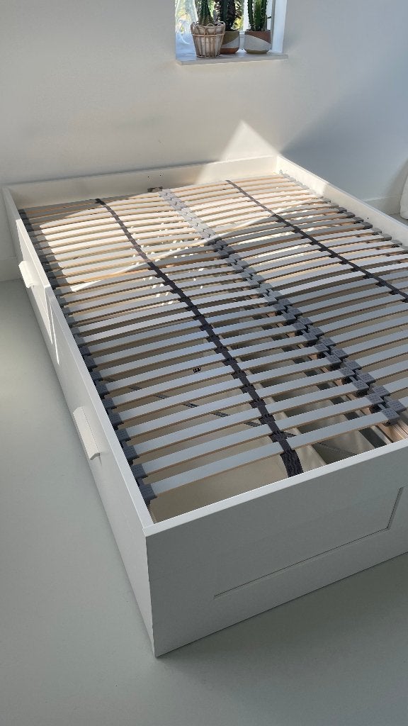 IKEA Brimnes bed 140x200 met Skorva lattenbodem en lades, Ophalen, Wit, Tweepersoons, 140 cm