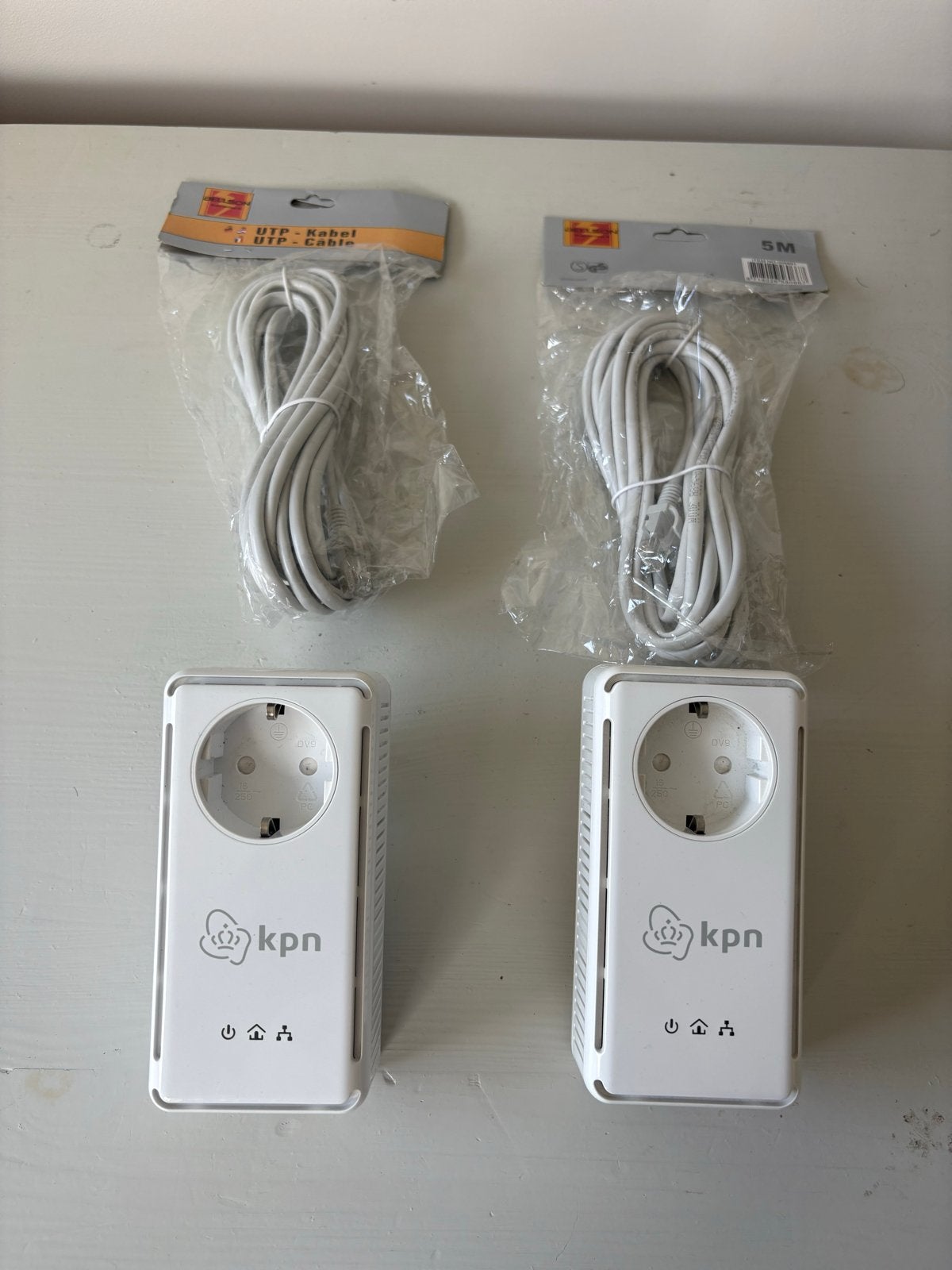 KPN Stroomnet Netwerkadapter MT:2360 met UTP-kabels, Computers en Software, Netwerk switches, Ophalen of Verzenden, Zo goed als nieuw