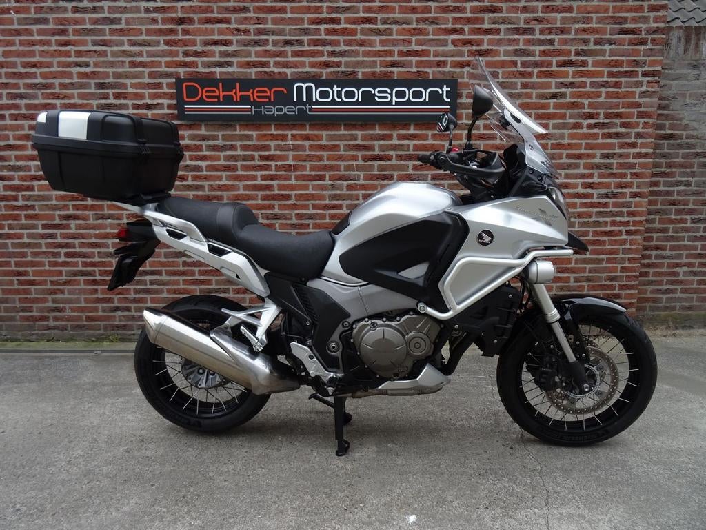 Honda VFR1200X Crosstourer # 2013 # 51.800KM # Silver #, Motoren, Motoren | Honda, Honda, -, 4 cilinders, Motorrijbewijs A