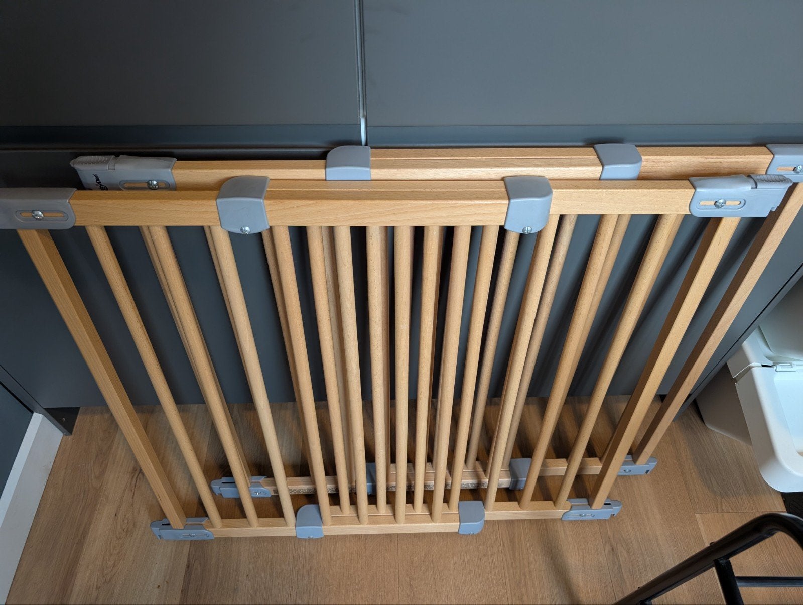 2x Baby Dan Flexi Fit Traphekje 62-105 cm, Ophalen of Verzenden, Zo goed als nieuw, Schroefhekje, Hout