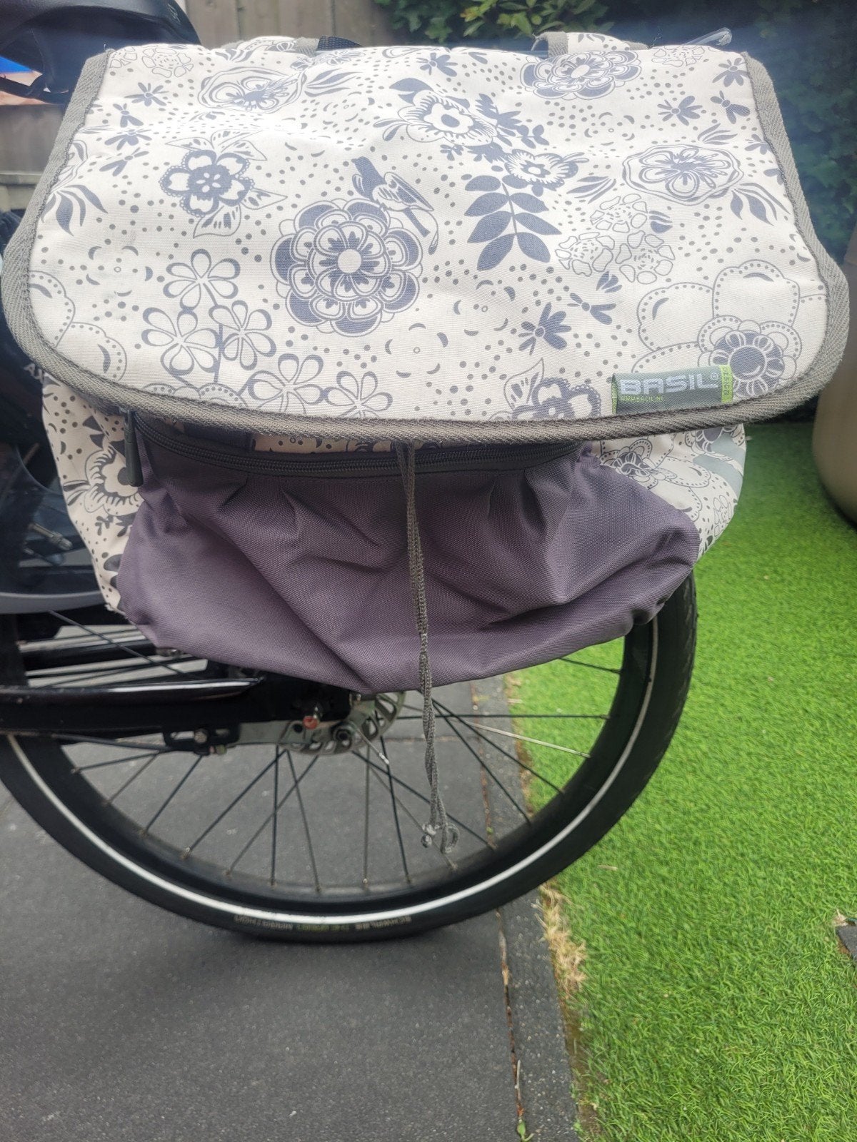 Basil fietstas met bloemenmotief - Gebruikt, Ophalen of Verzenden