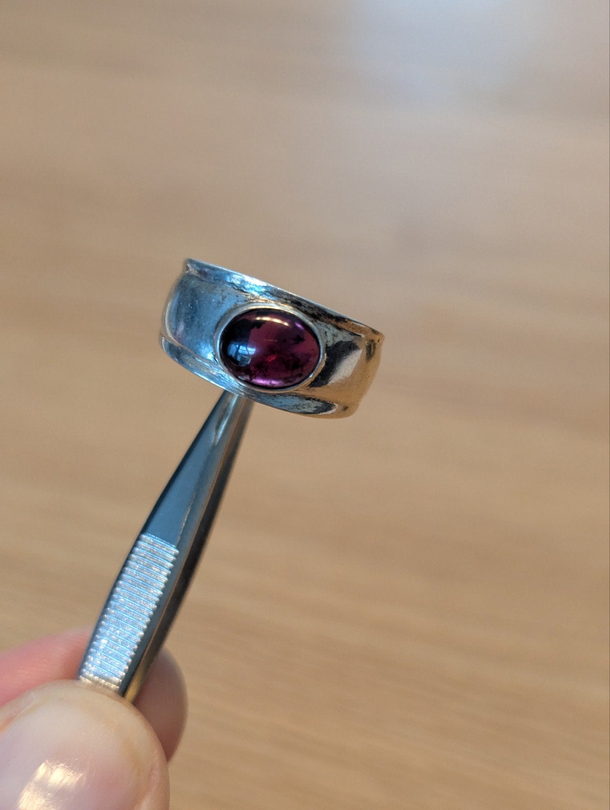 Zilveren bandring met granaat, Ophalen of Verzenden, 17 tot 18, Dame, Zilver