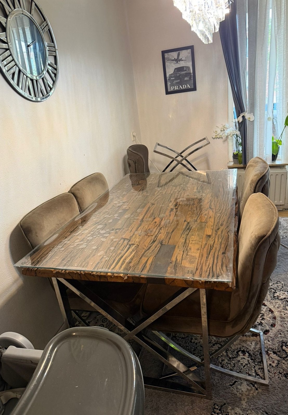 Salontafel / Eettafel met glazen blad en metalen onderstel, Huis en Inrichting, Tafels | Salontafels, Ophalen, Gebruikt, 100 tot 150 cm