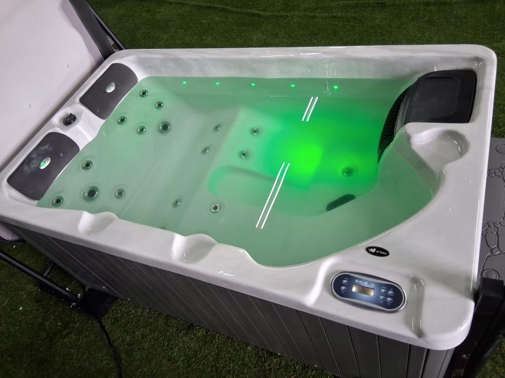 Balboa kleine jacuzzi compacte spa 2 ligplaatsen 185x112cm, Ophalen of Verzenden, Zo goed als nieuw