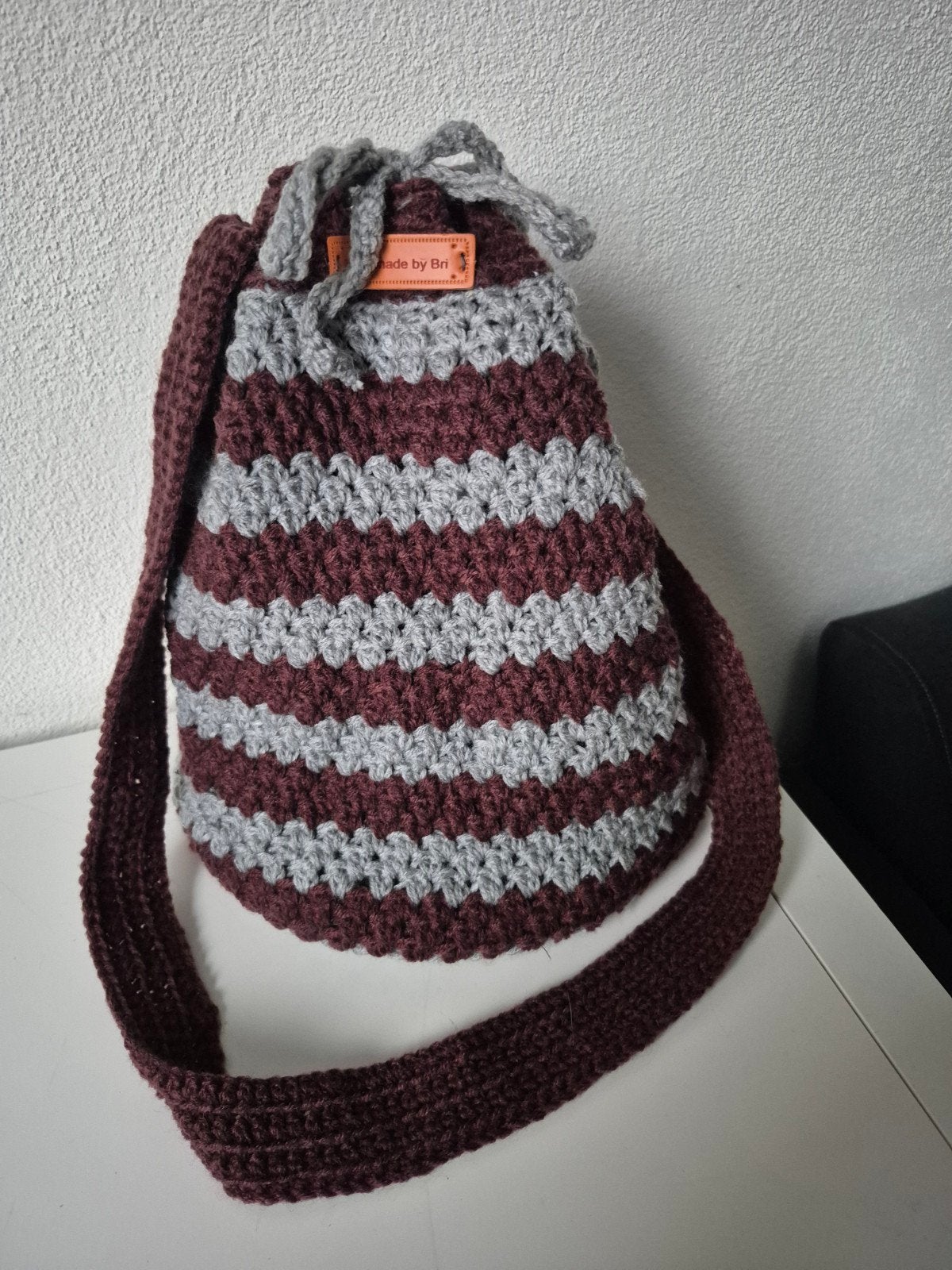 Zelfgehaakte schoudertas/buideltas bordeaux/grijs, Ophalen of Verzenden, Nieuw, Grijs
