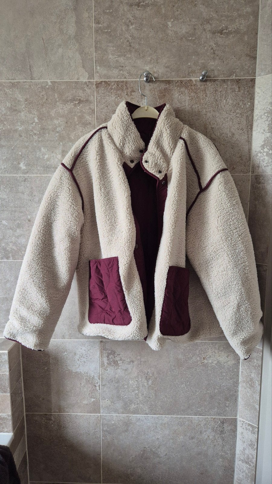 Hema omkeerbare jas teddy/gewatteerd bordeauxrood, Kleding | Dames, Jassen | Winter, Nieuw, Maat 42/44 (L), Meerkleurig, Ophalen of Verzenden