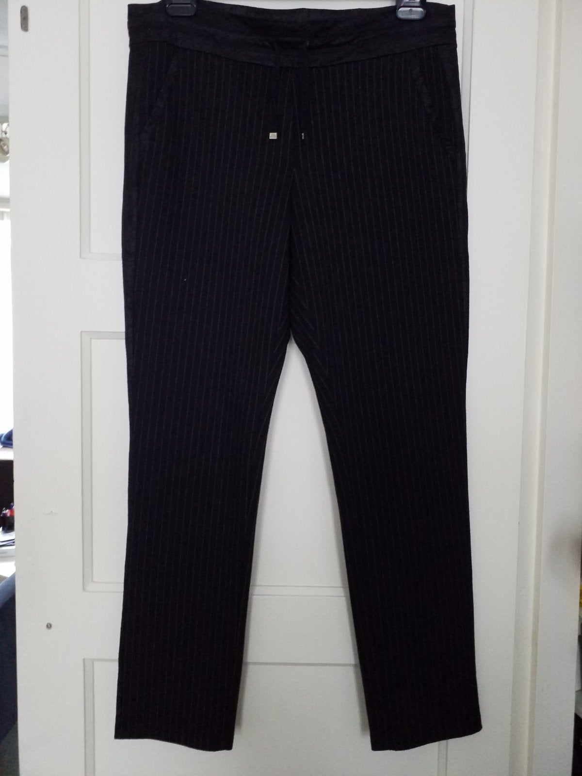 Broek met krijtstreep Dreamstar maat 44 ( in nieuwstaat ), Dreamstar, Zwart, Maat 42/44 (L), Ophalen of Verzenden