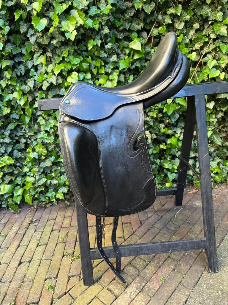 Prestige Passion monoblad dressuurzadel 17/33, Dieren en Toebehoren, Paarden en Pony's | Zadels, Ophalen of Verzenden, Gebruikt