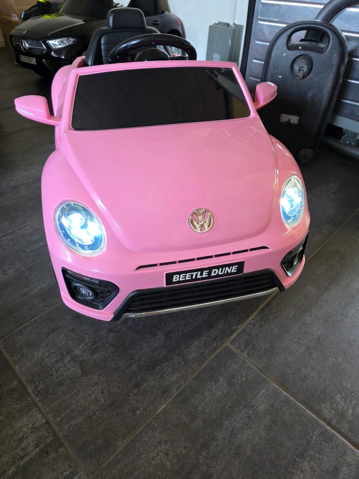 Roze Volkswagen Beetle Dune elektrische kinderauto, Ophalen of Verzenden, Gebruikt